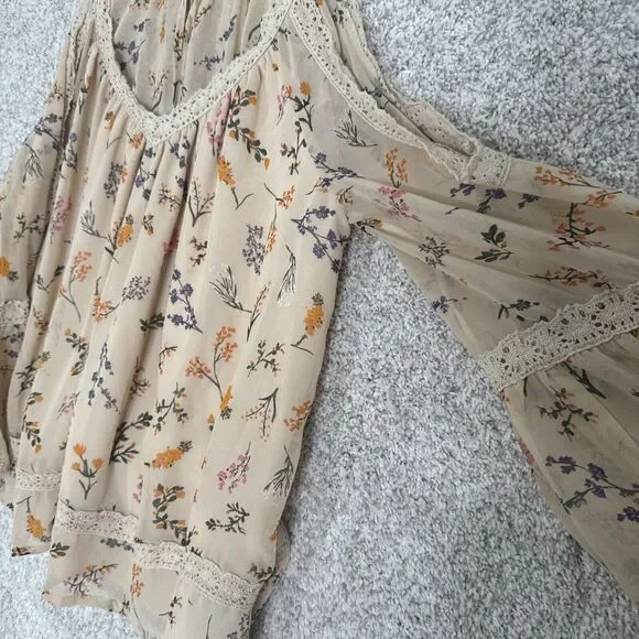 Rebecca Minkoff XS Floral Print Sheer Cold Shoulder Bell Sleeve Blouse Top - Picture 4 of 11